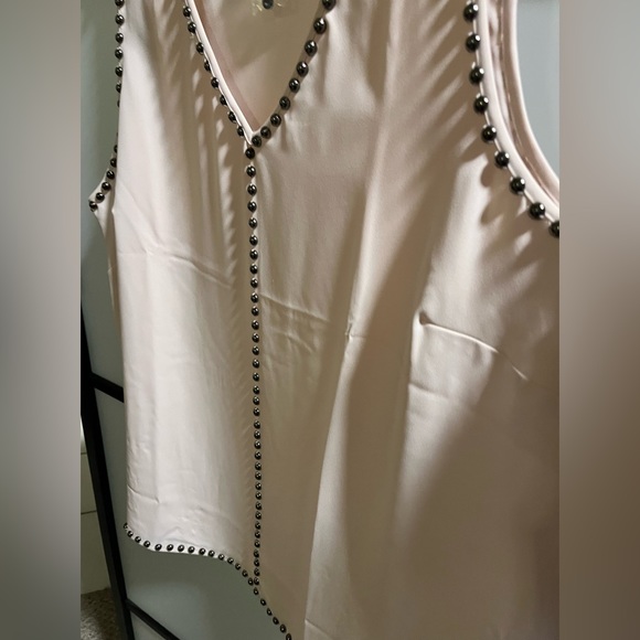 NWOT Beautiful Blush Pink With Metal Stud Trim Details VNeck Alfani Woman SZ 24 - Picture 2 of 5